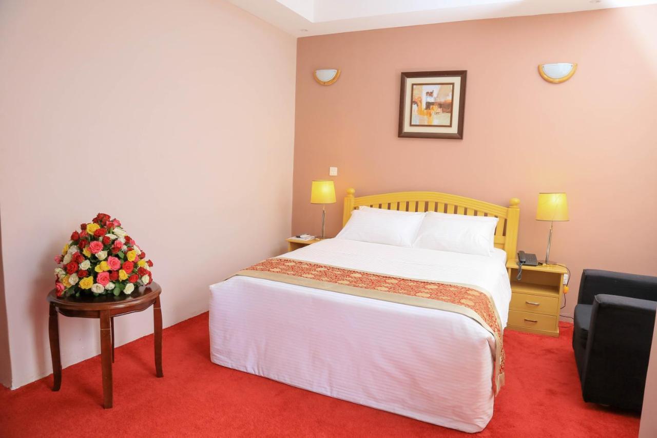 Hotel 7 Seasons Энтеббе Экстерьер фото